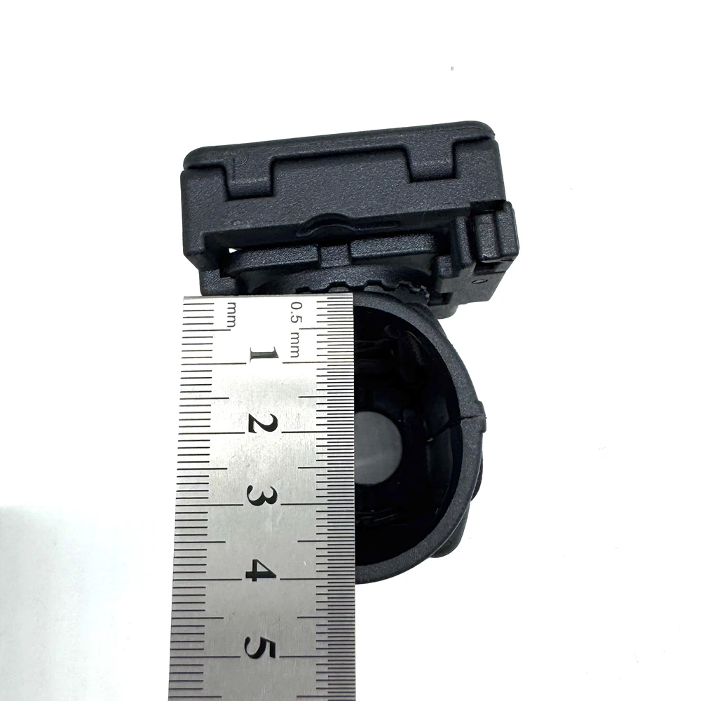 Funda táctica para linterna MOLLE con clip de cinturón y giro - imagen 5