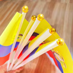 Bandera de Ecuador con asta plástica para eventos deportivos