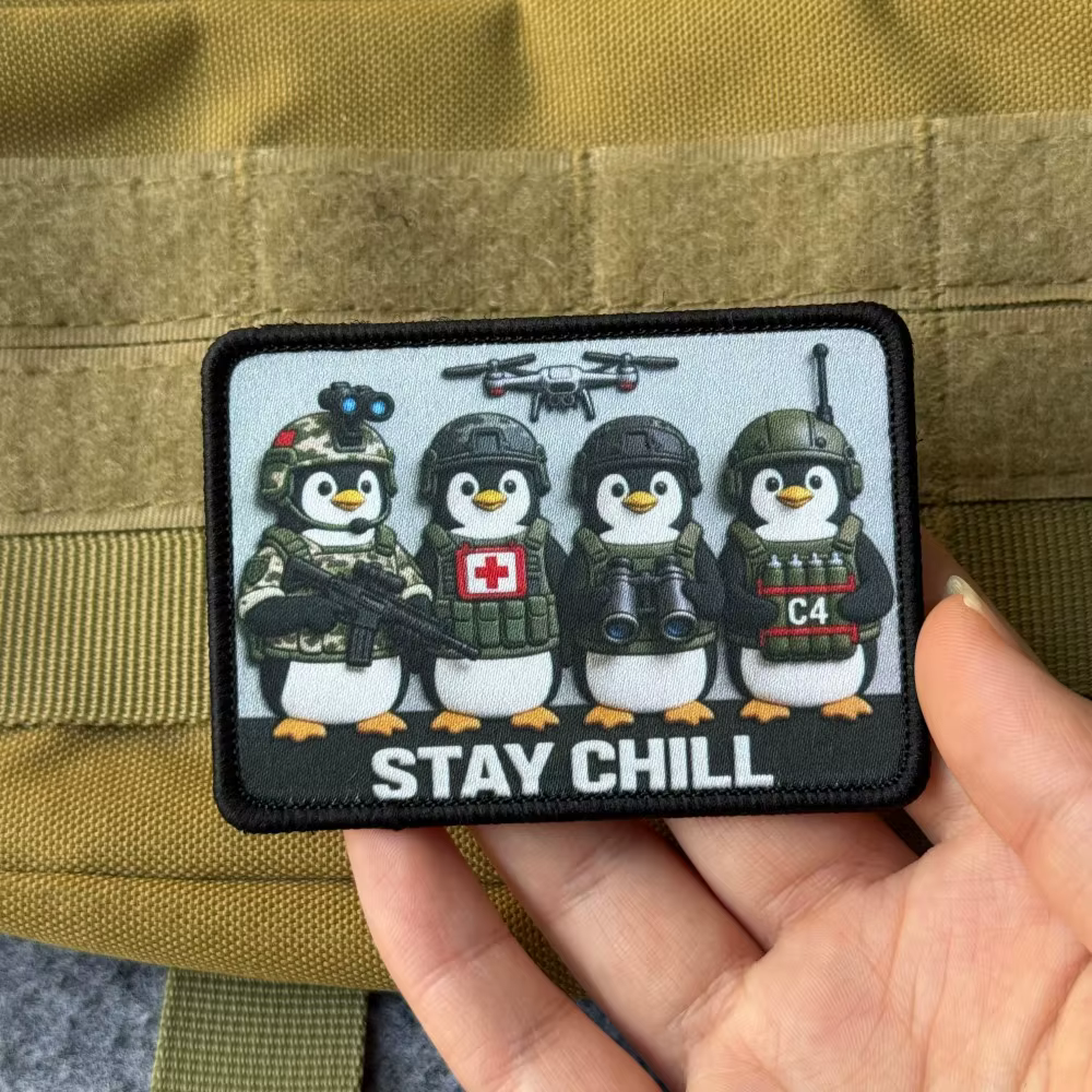 Parche táctico pingüino Stay Chill con velcro para equipo MOLLE - imagen 5