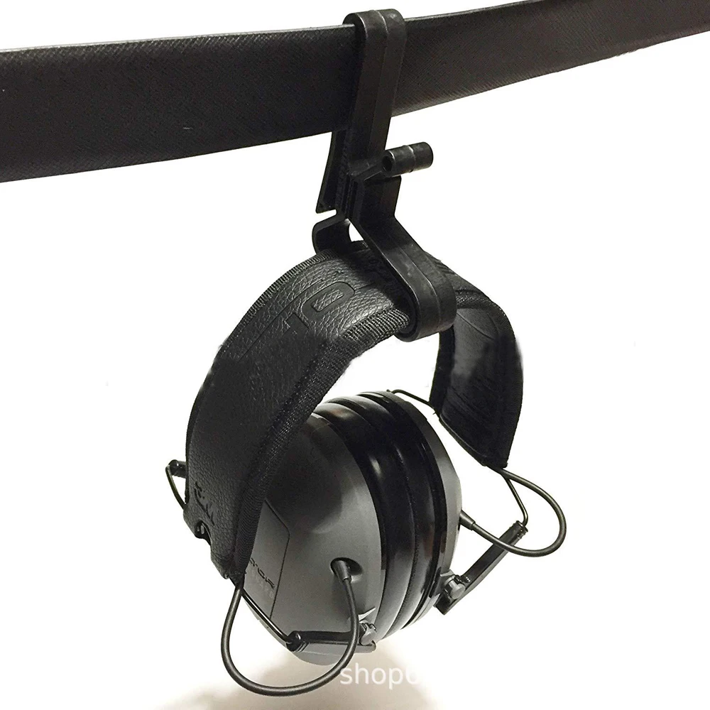 Vista frontal de los auriculares con ganchos instalados