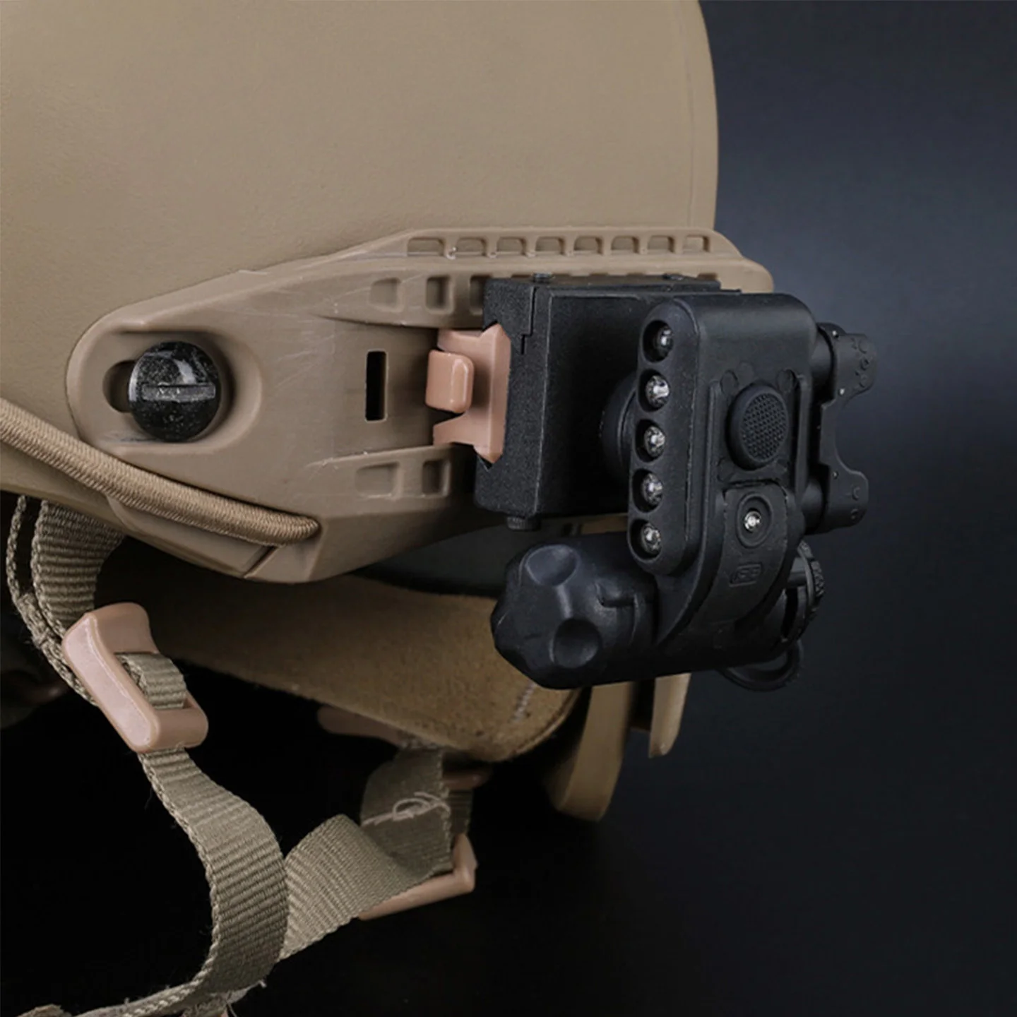 Casco táctico GEN 2 con luz blanca y roja para airsoft - imagen 4