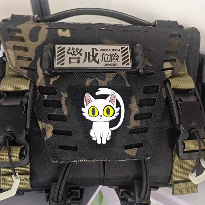 Parche metal gato blanco táctico con gancho para chaleco o chaqueta - imagen 5