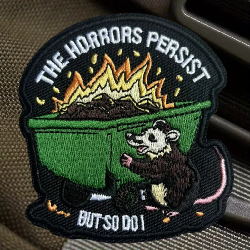Parche táctico The Horrors Persist But So Do I – Velcro MOLLE - imagen 3