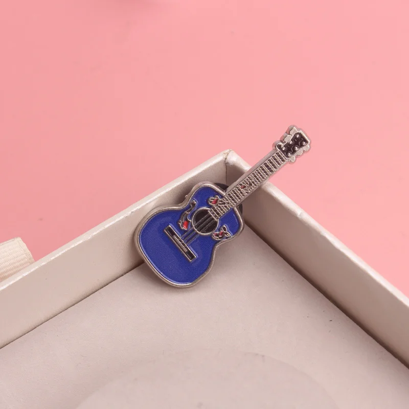 Pin esmaltado guitarra acústica azul vintage – Broche retro musical - imagen 5