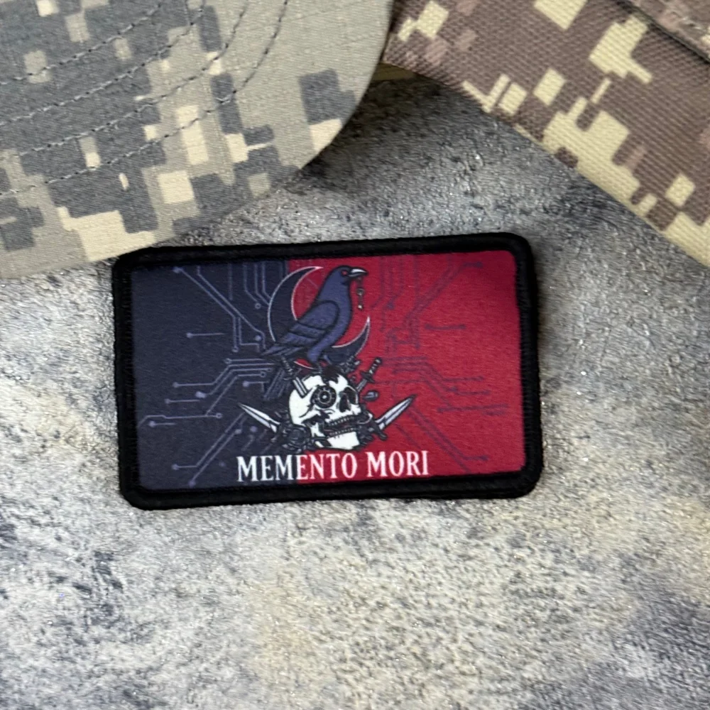 Parche táctico Memento Mori con calavera de cuervo adhesivo velcro - imagen 4