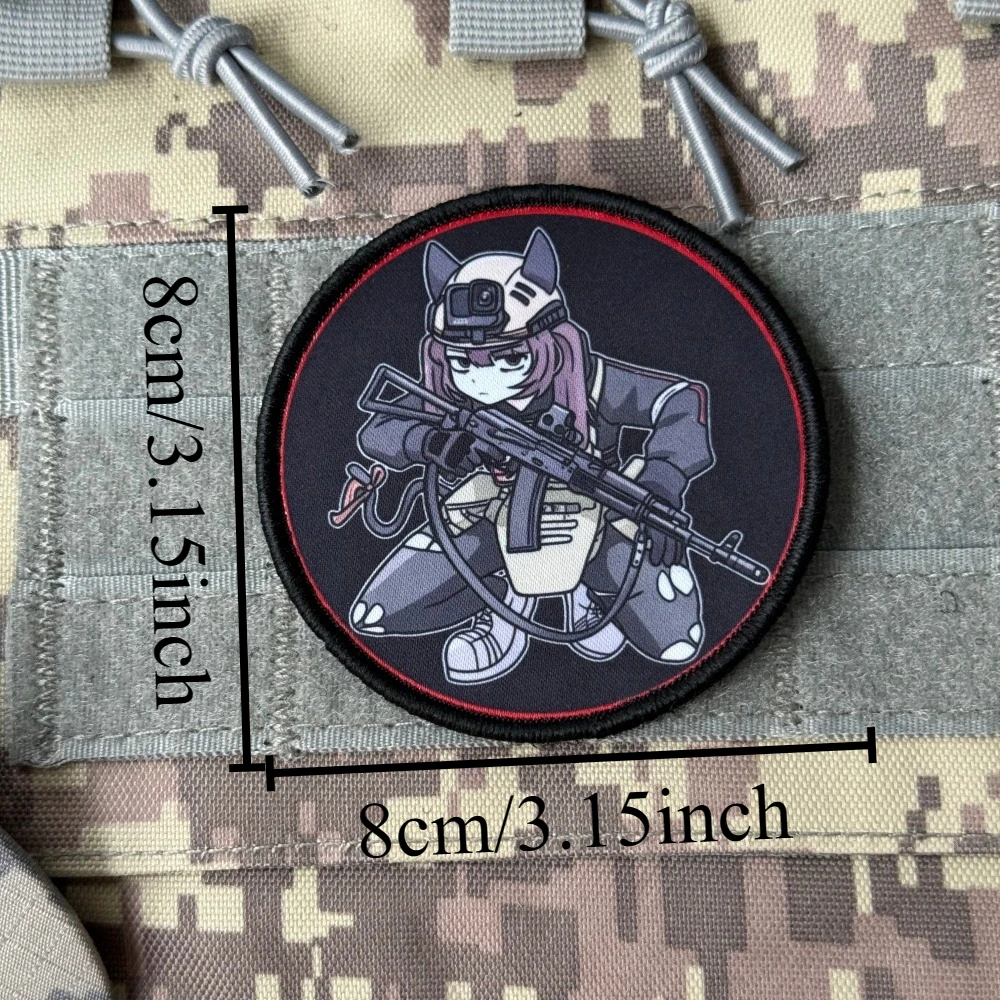 Detalle del parche táctico con estampado de soldado neko