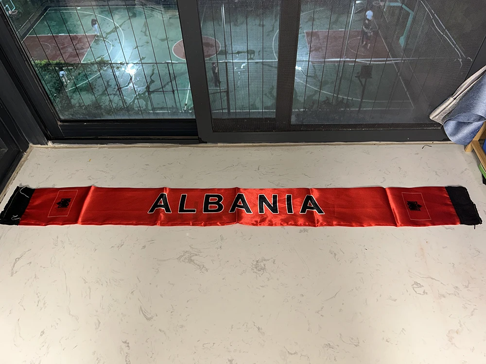 Bufanda de Albania satén doble cara estampada con borlas - imagen 5