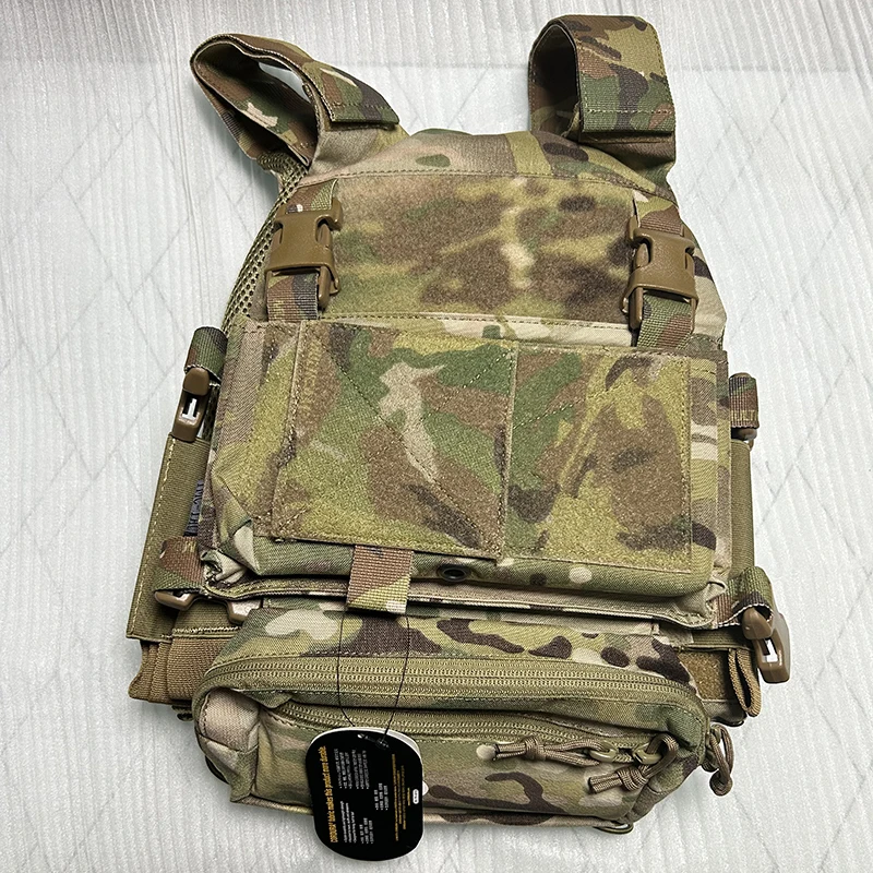 Vista frontal del chaleco táctico TMC3177 en Multicam