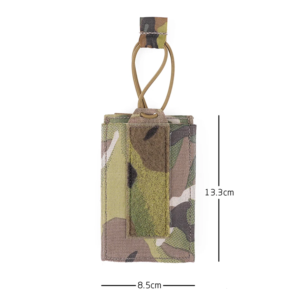 Detalle del kit táctico en estilo MOLLE