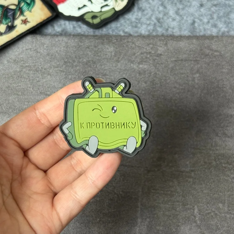 Parche táctico de PVC con granada estilo cómic y velcro - imagen 4