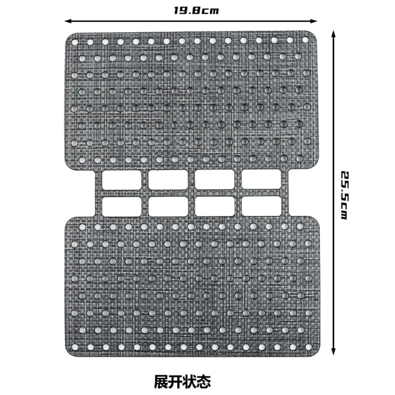 Detalle de ranuras MOLLE y velcro