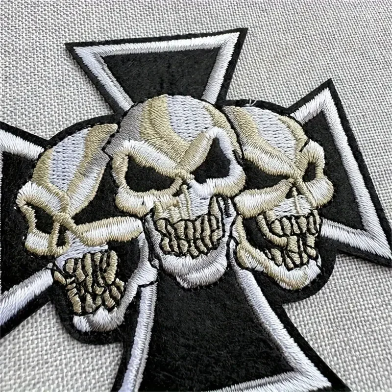 Parche cosido en una camisa de algodón
