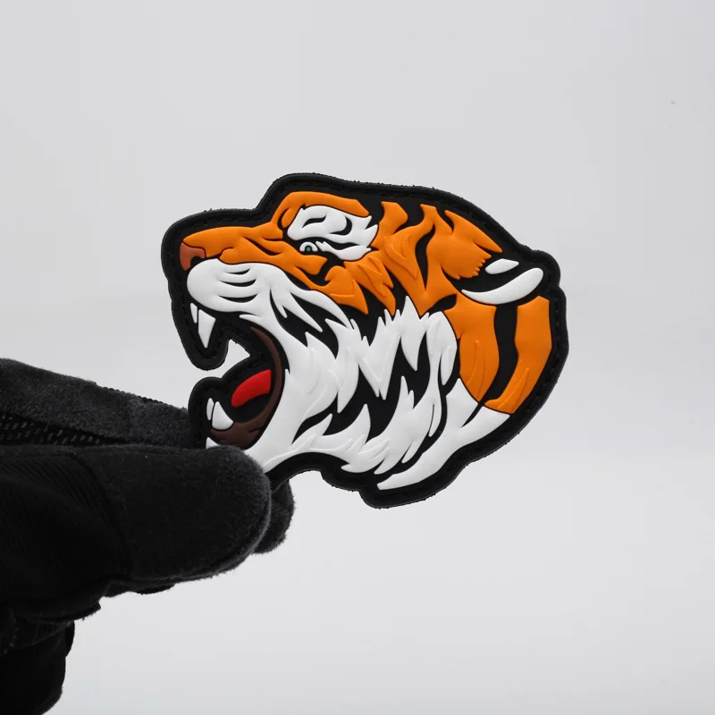 Parche táctico PVC 3D tigre luminoso nocturno con gancho - imagen 3