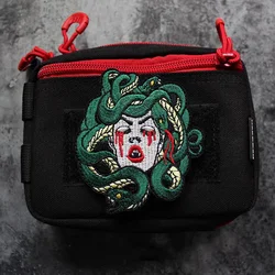 Parche bordado medusa roja con lágrimas de sangre – para coser