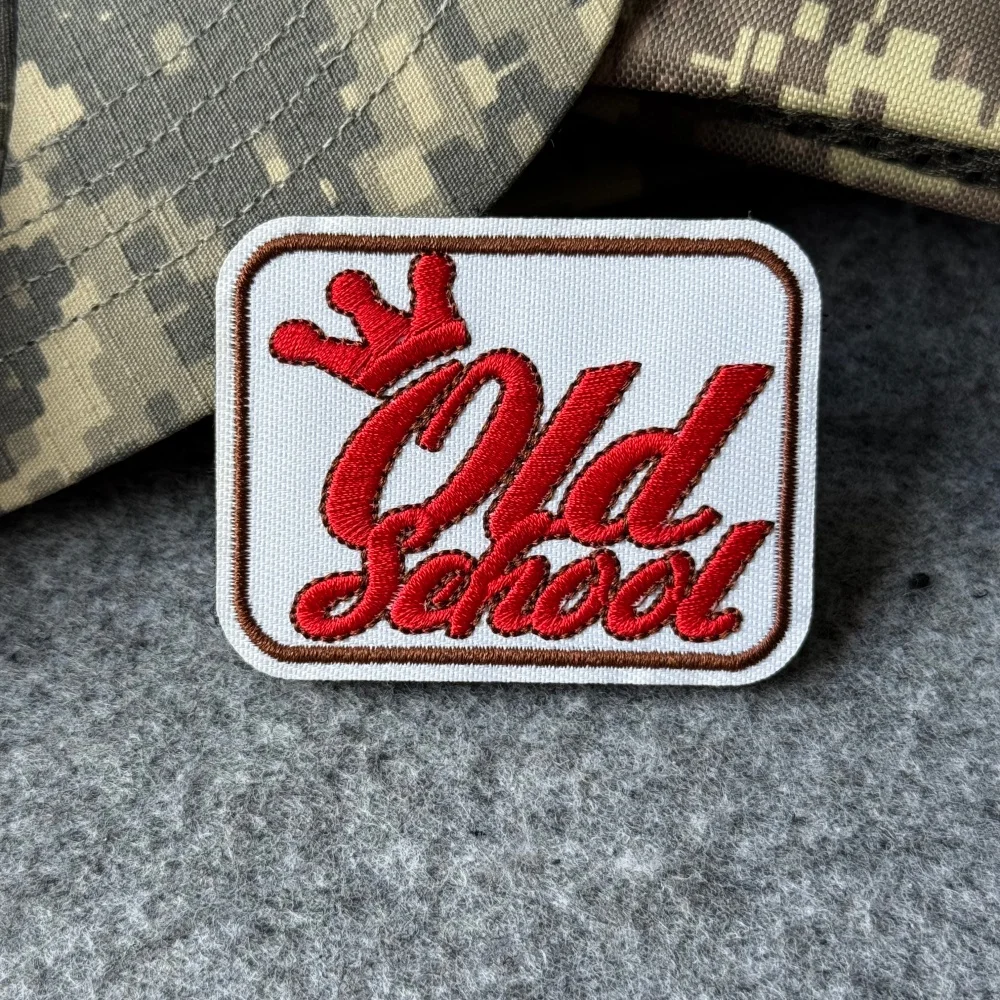 Parche bordado táctico Corona retro roja con gancho y bucle - imagen 3