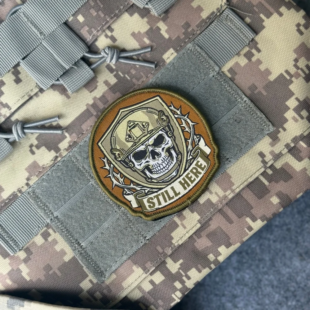 Parche táctico bordado calavera con velcro para mochila militar - imagen 4
