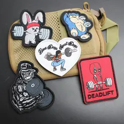 Parche velcro corazón pesas estilo cómic motivacional para mochila