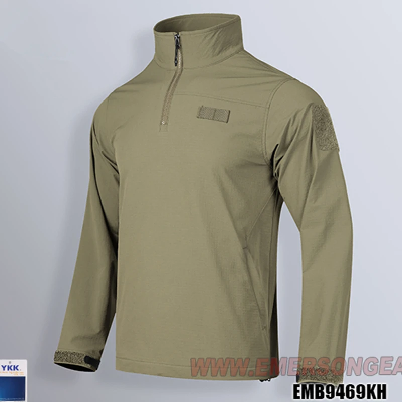 Detalle del puño ajustable y cuello alto con cremallera
