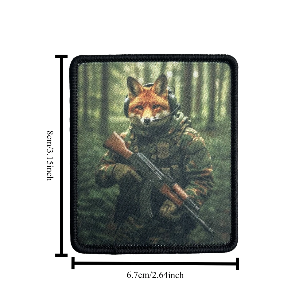 Detalle del aplique militar con diseño de zorro