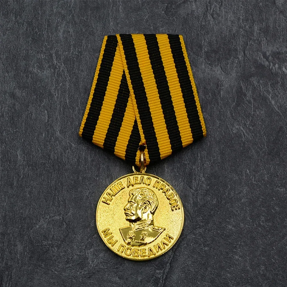 Pin militar metálico URSS victoria Alemania y Japón