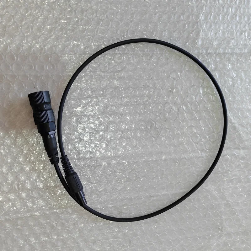 Detalle del conector de 6 pines para enrutamiento inferior