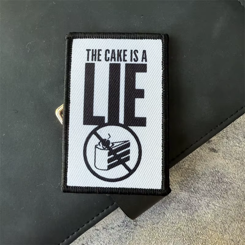 Parche Morale Portal The Cake Is A Lie – Brazalete velcro táctico - imagen 5