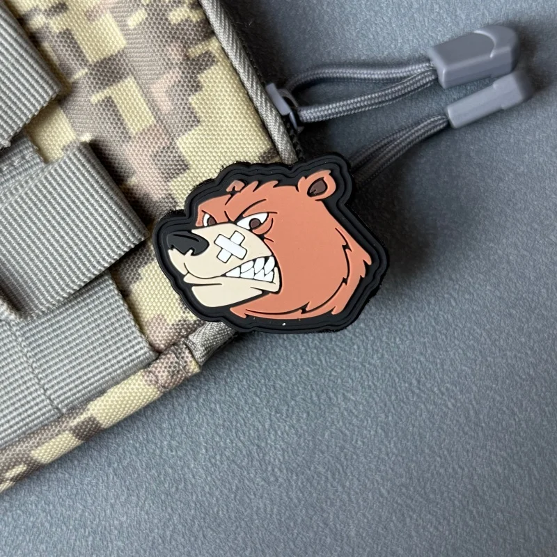 Parche táctico de PVC oso enfadado con velcro para mochila - imagen 2
