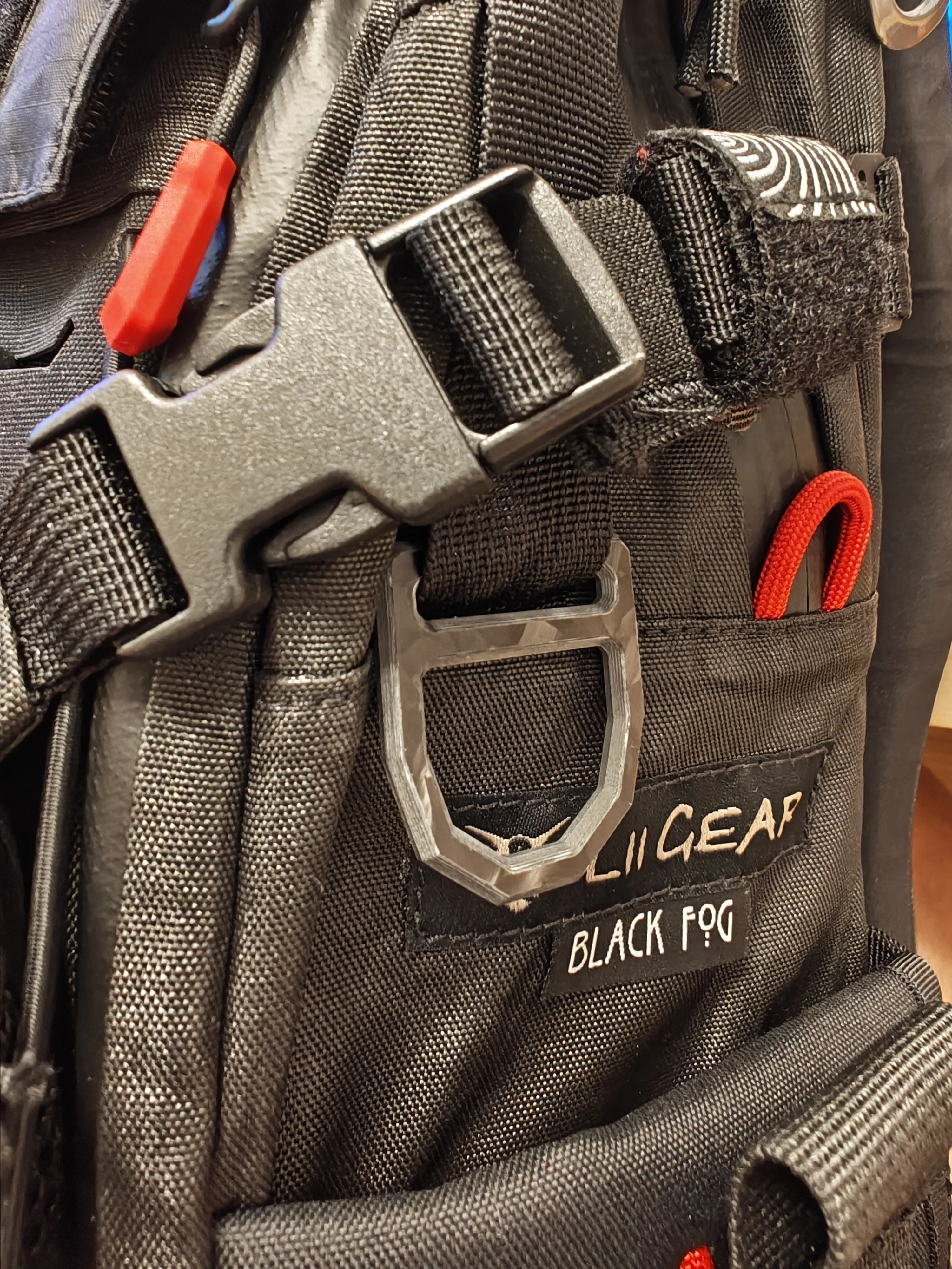 Hebilla D fibra de carbono ligera resistente para bolsos tácticos EDC - imagen 5