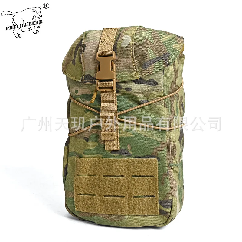 Detalle de sistema de fijación tipo MOLLE y organización