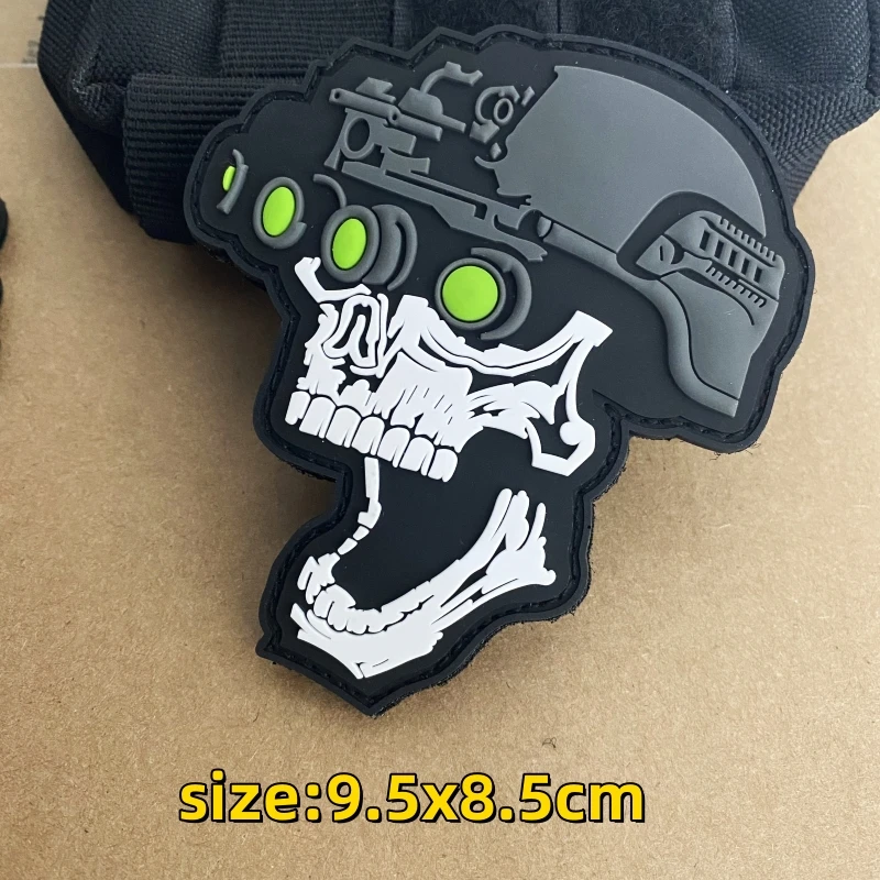 Parche PVC con velcro para casco y mochila