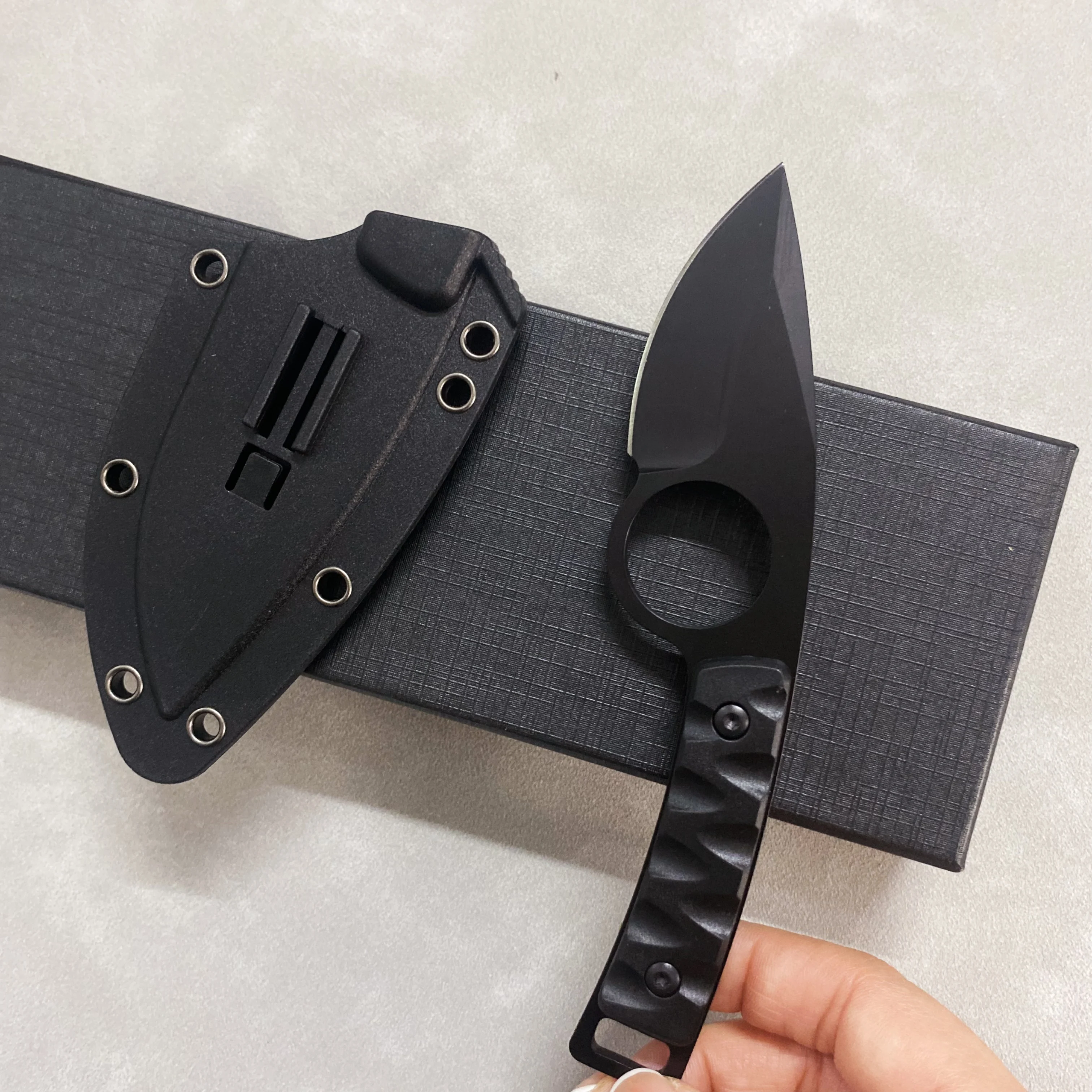Cuchillo táctico compacto para exteriores