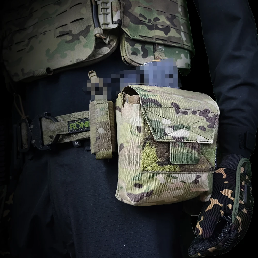 Detalle sistema Molle bolsa táctica