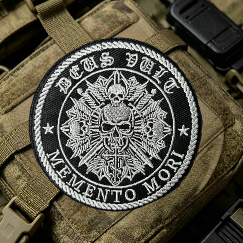 Parche táctico bordado Memento Mori para velcro en chaleco - imagen 4