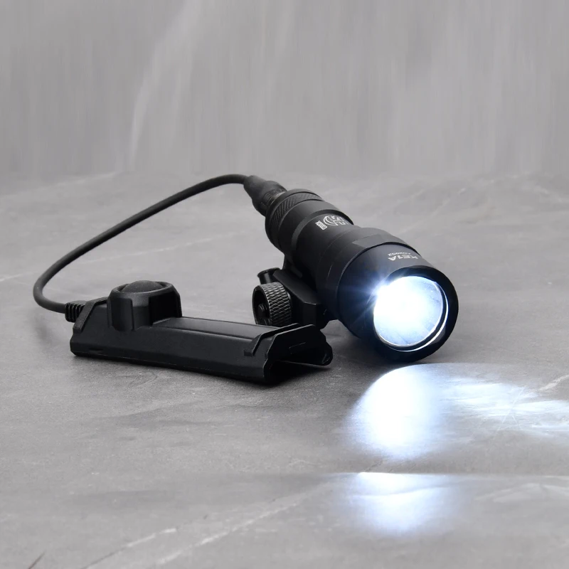 Linterna táctica SureFire M300C doble función con riel Picatinny - imagen 2