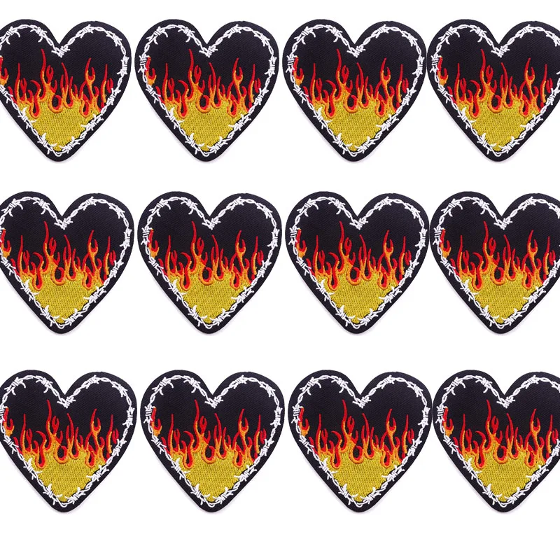 Parche termoadhesivo llama punk - Corazón de hierro y terror - imagen 3