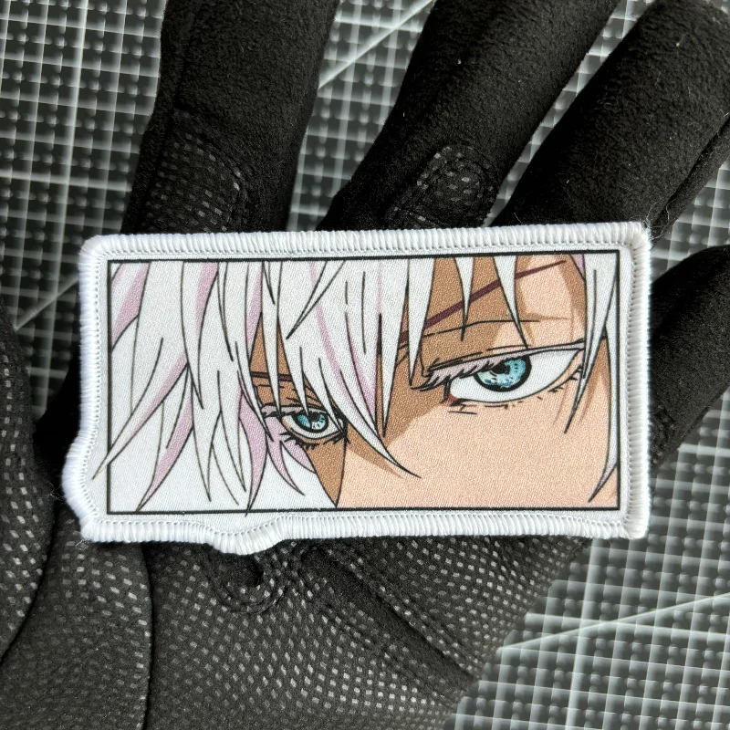 Detalle del parche bordado de Jujutsu Kaisen