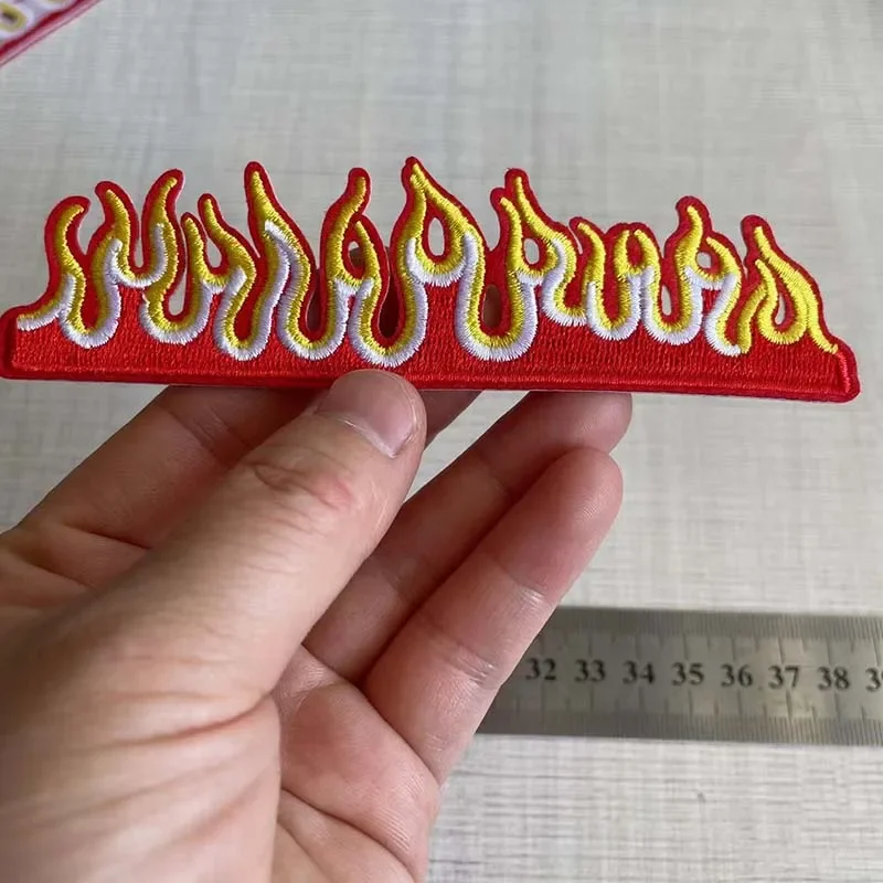 Parche bordado termoadhesivo llama hoguera para planchar ropa - imagen 2