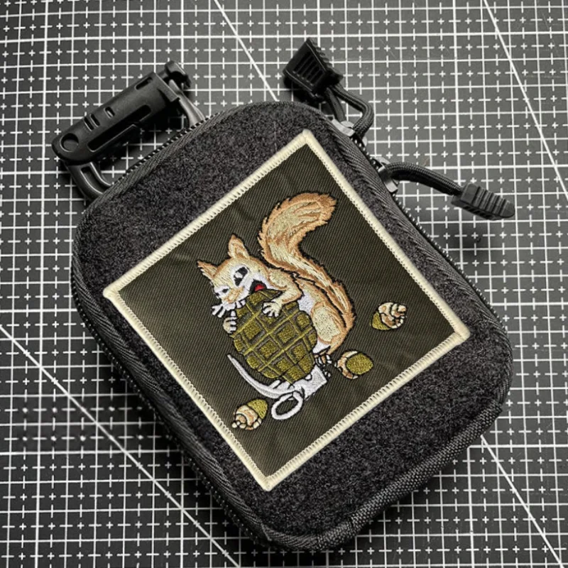 Parche táctico bordado con velcro – Insignia moral para mochila - imagen 4
