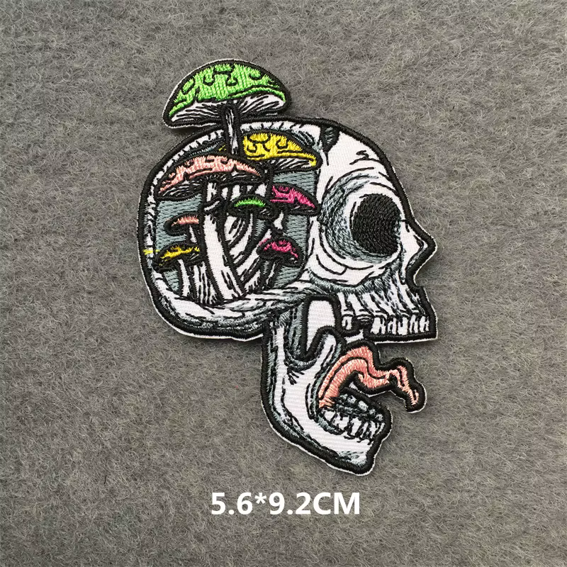 Parche bordado calavera punk – Termoadhesivo para chaqueta o mochila - imagen 3