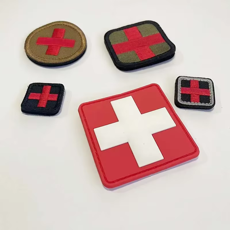 Parche bordado MOLLE cruzada médica con velcro - Brazalete rescate - imagen 3