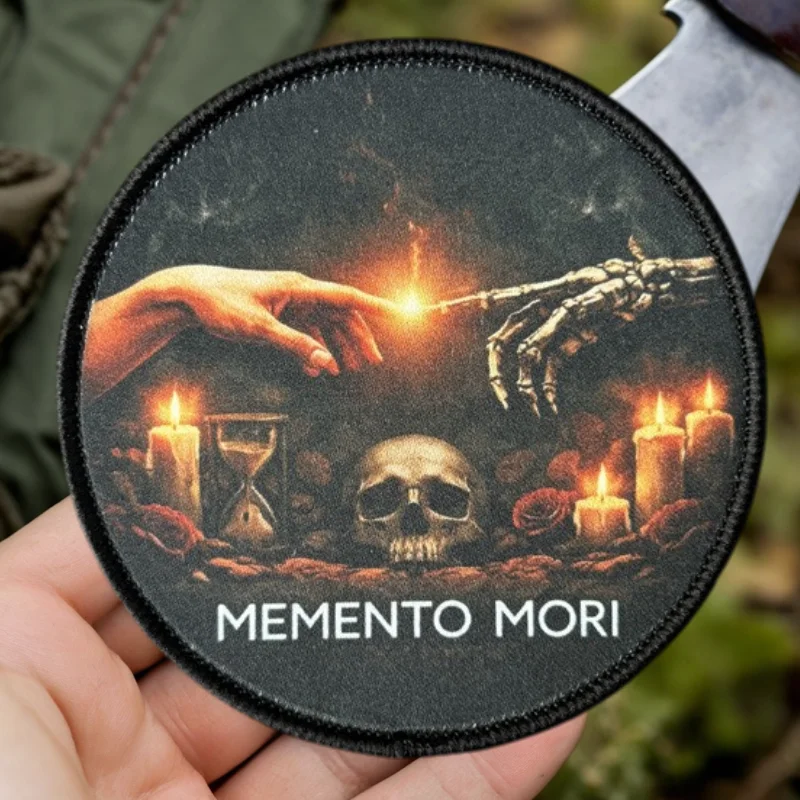 Parche táctico Memento Mori calavera velcro para brazalete y mochila - imagen 3