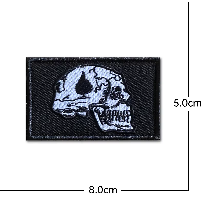 Parche táctico bordado calavera blanco negro con velcro - imagen 4