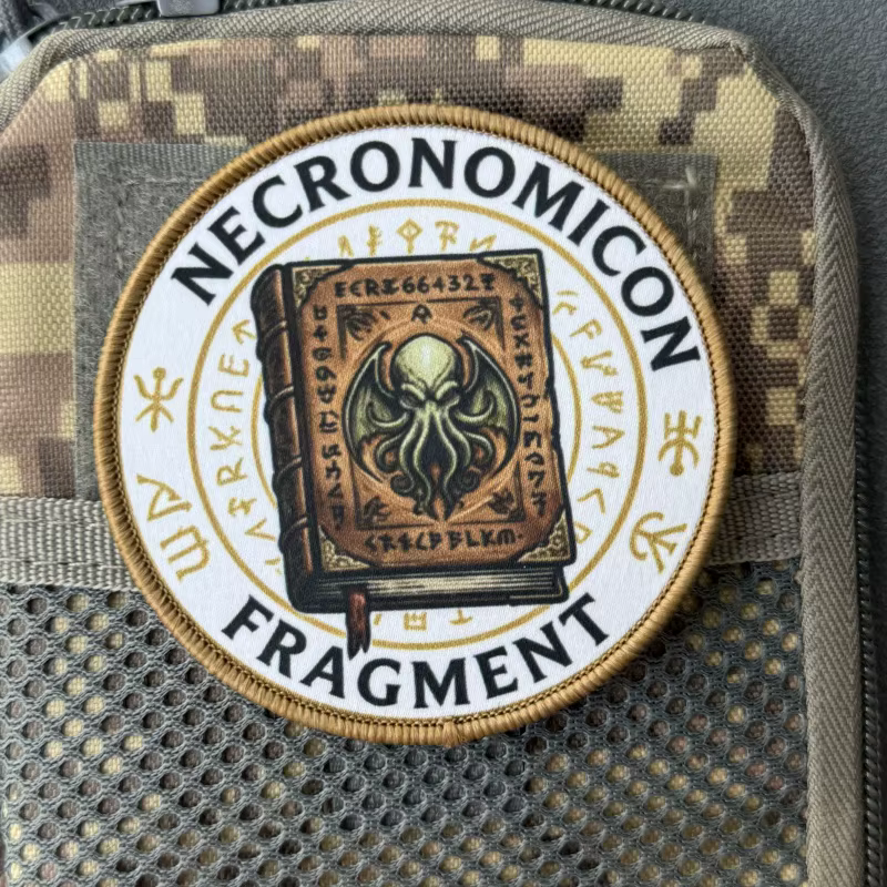 Parche Necronomicon con gancho y bucle para mochila y brazalete - imagen 3