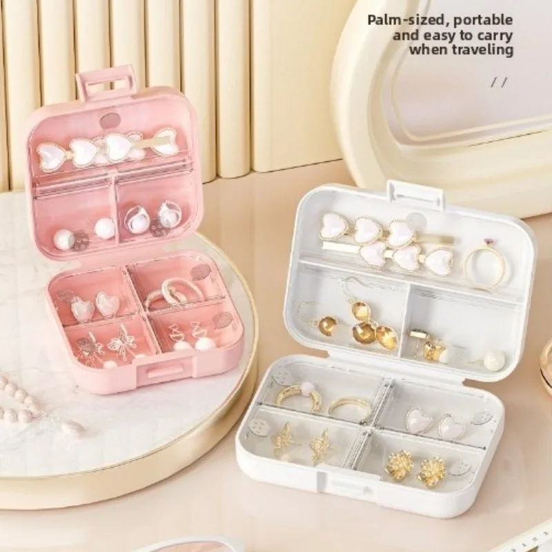 Caja de medicamentos portátil con diseño compacto