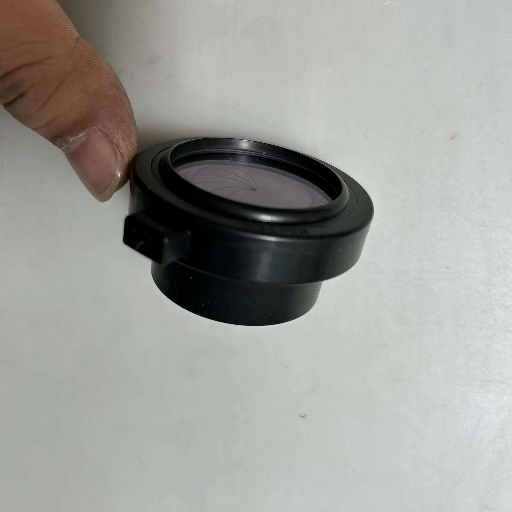 Accesorio de lente ajustable para dispositivos de visión nocturna