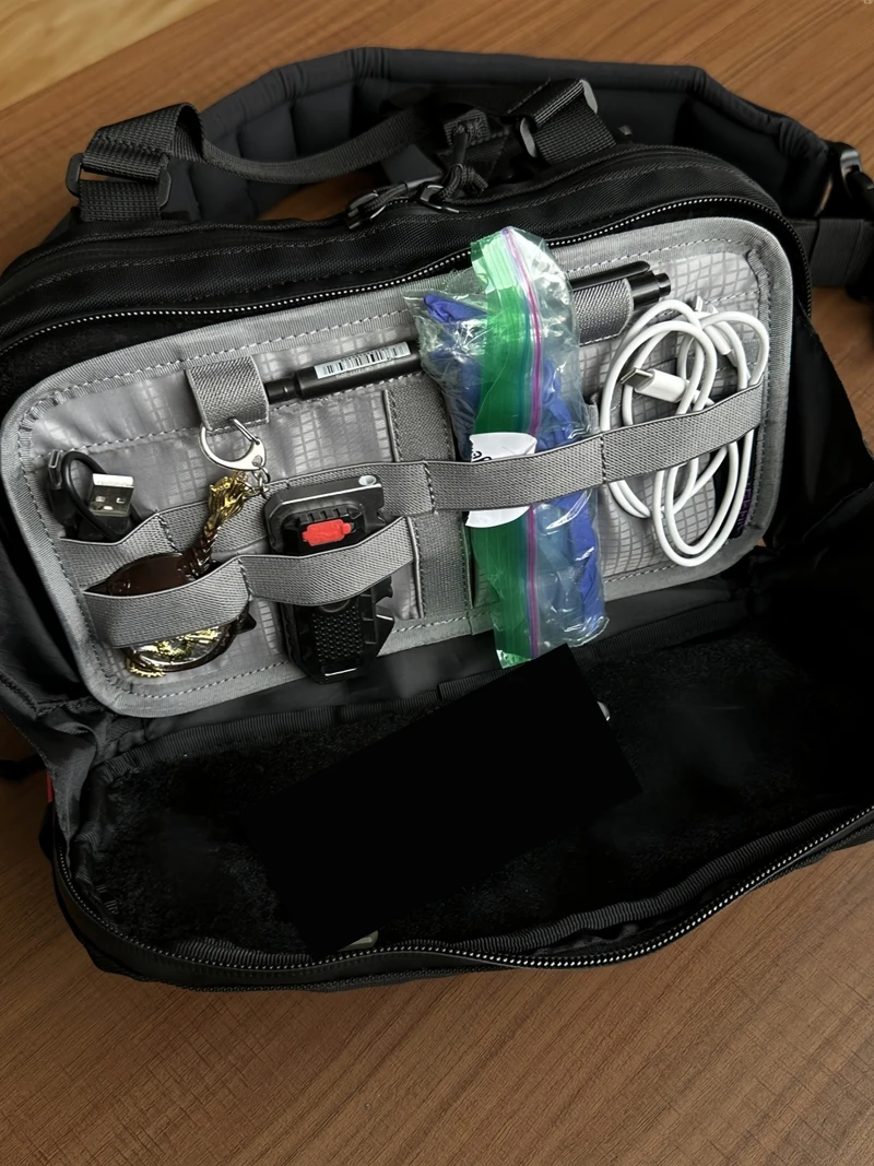 Accesorio EDC táctico con módulo interno y gancho-bucle - imagen 3