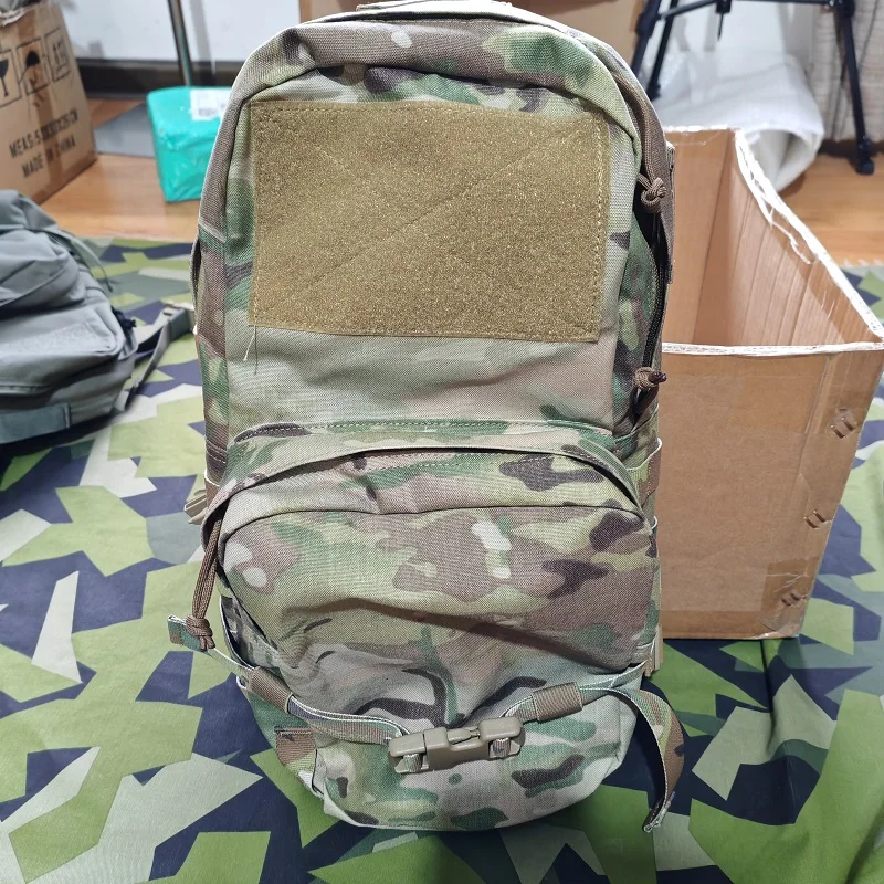 Mochila táctica exterior con bolsa de agua y compartimento - imagen 3