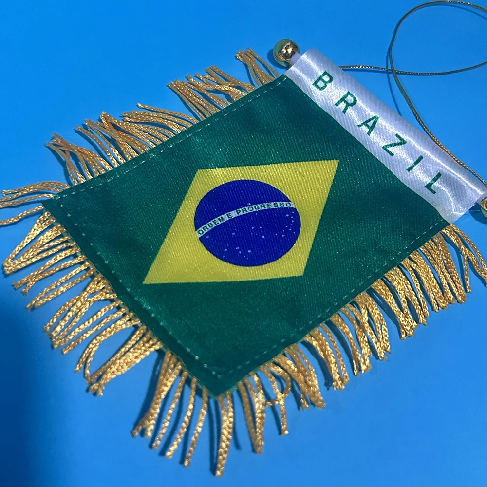 Mini bandera Brasil en vehículo