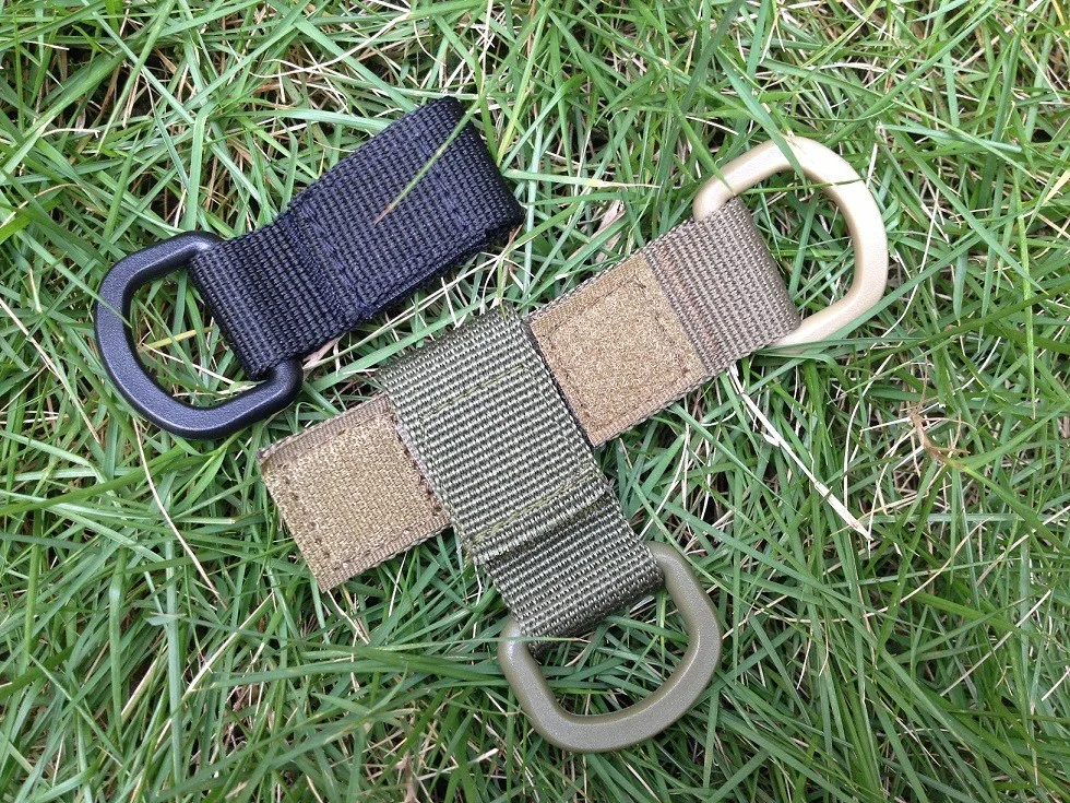 Detalle de la anilla en D para enganchar accesorios