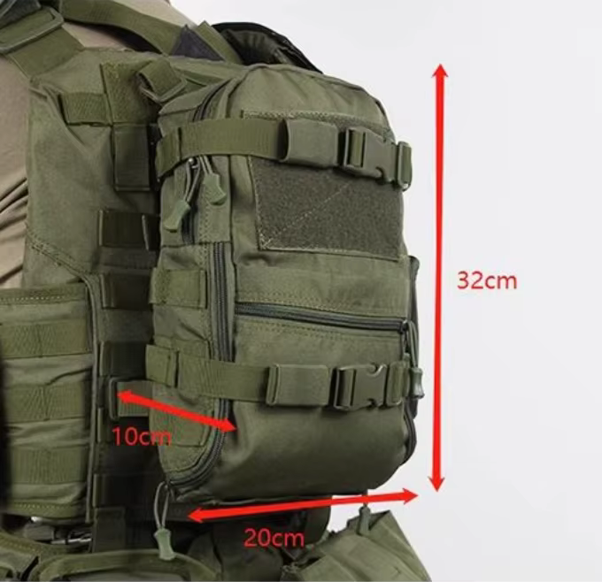 Bolso táctico compacto con sistema MOLLE y detalles en camuflaje